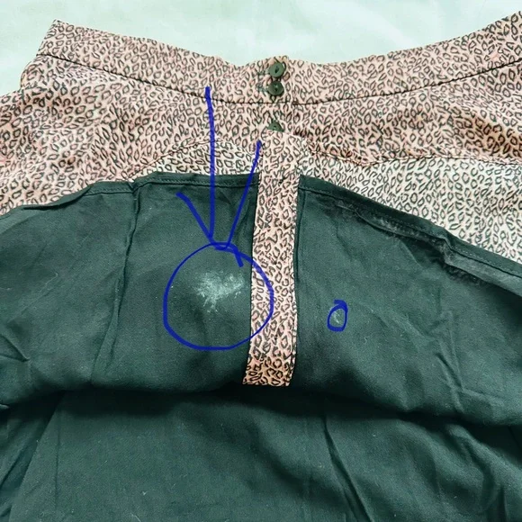 ★ UO urban outfitters mini skirt - Dark Pink leaopard print ★ - Picture 12 of 15